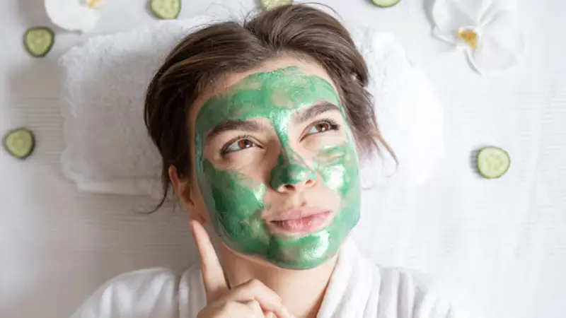 1️⃣ ماسک ضدالتهاب و روشن کننده زردچوبه و عسل (Turmeric & Honey Mask)