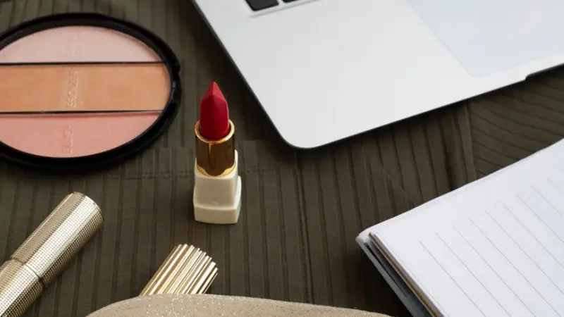 💡 نکات برای انتخاب رژ لب پرفروش