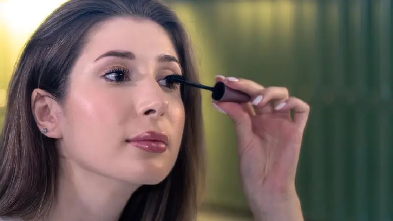 آموزش گام به گام چطور خط چشم خود را ماندگار و بدون پخش شدن بکشیم؟